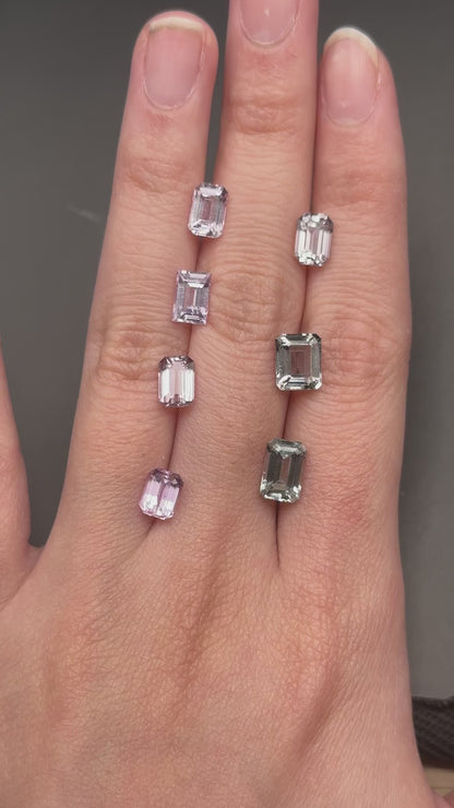 grey sapphire (emerald cut) - 1.3 ct