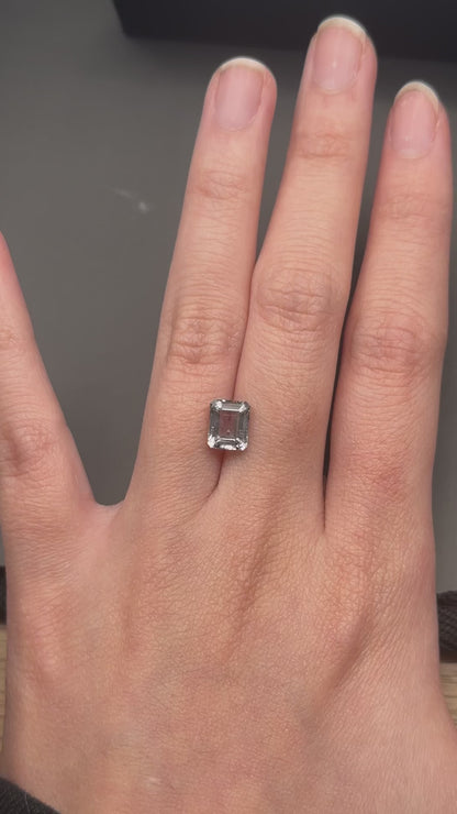 green sapphire (emerald cut) - 2.1 ct