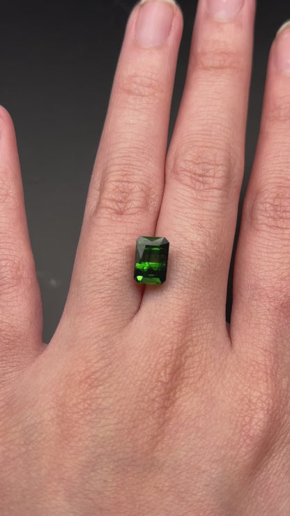 Green Tourmaline (emerald cut) - 2.58 ct