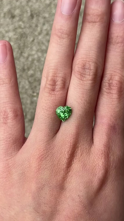 Tsavorite (heart) - 2.14 ct