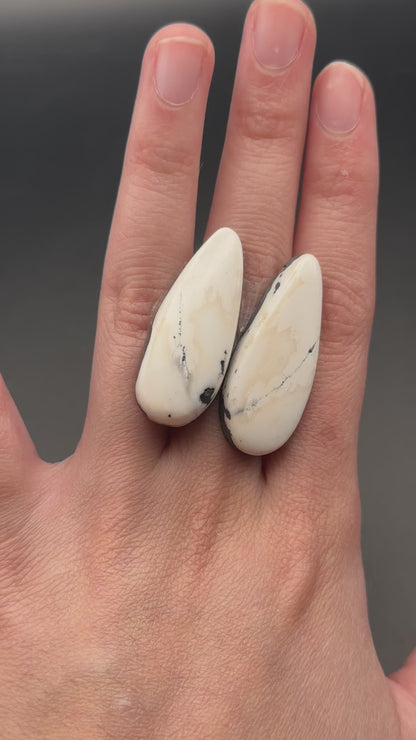 White Buffalo 'Turquoise' (2 pcs) - 50.65 ct