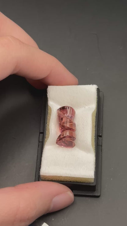 Fantasy Cut - bubblegum pink tourmaline (9ct)