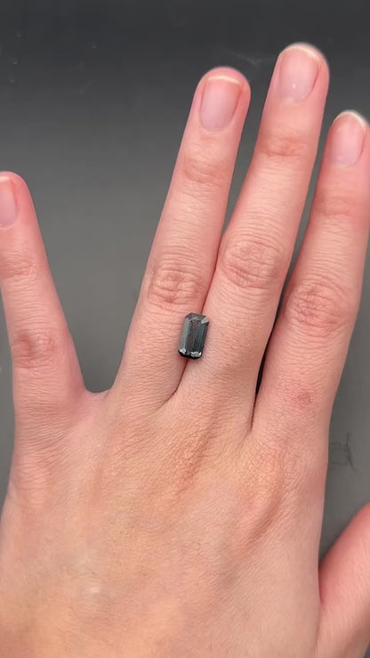 Blueish grey Spinel (emerald cut) - 1.82 ct