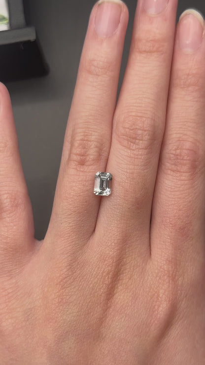 green sapphire (emerald cut) - 1.35 ct