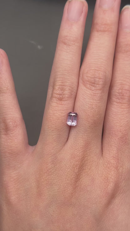 pinkish grey sapphire (emerald cut) - 1.3 ct