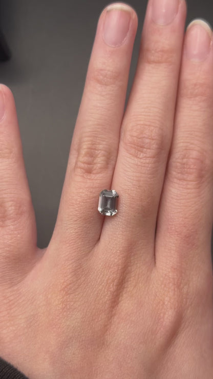 grey sapphire (emerald cut) - 1.45 ct