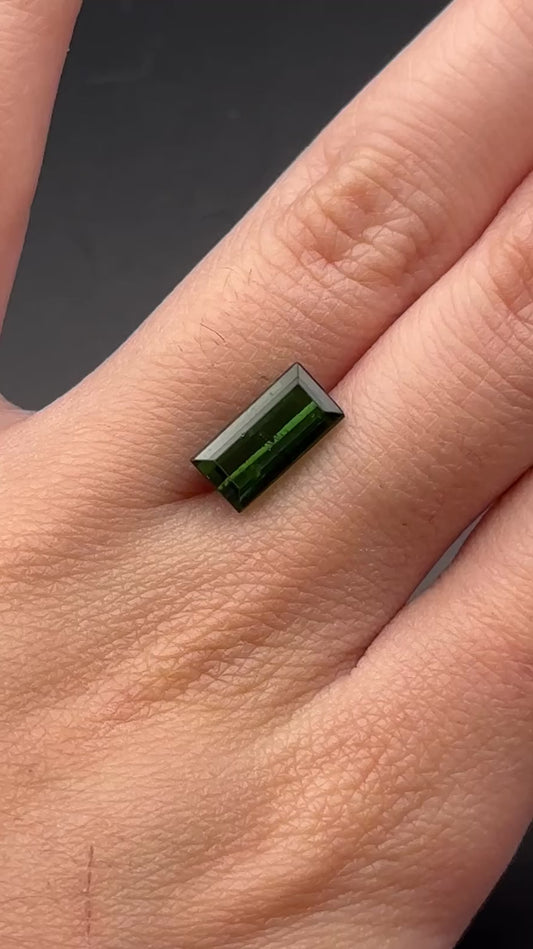 Green Tourmaline - 2.8 ct
