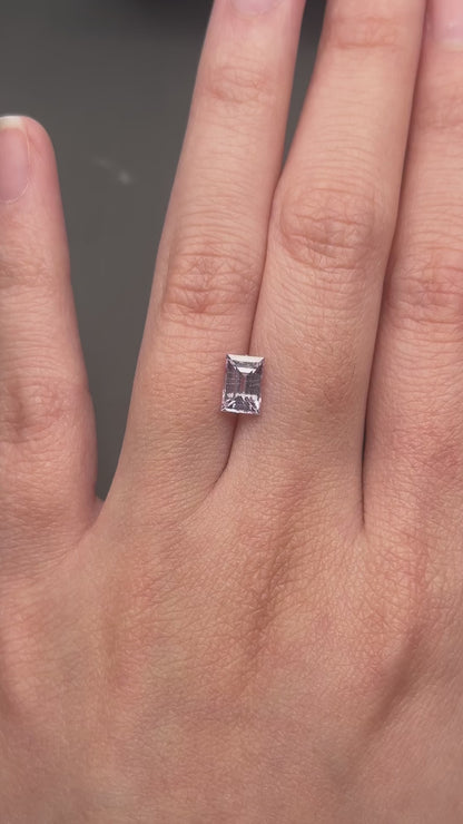 light purplish white sapphire (baguette) - 1.15 ct