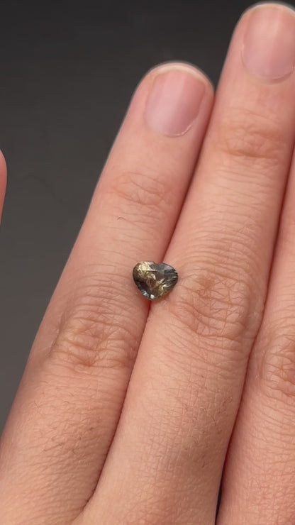 Yellowish Bluish Green  (heart) - .94 ct