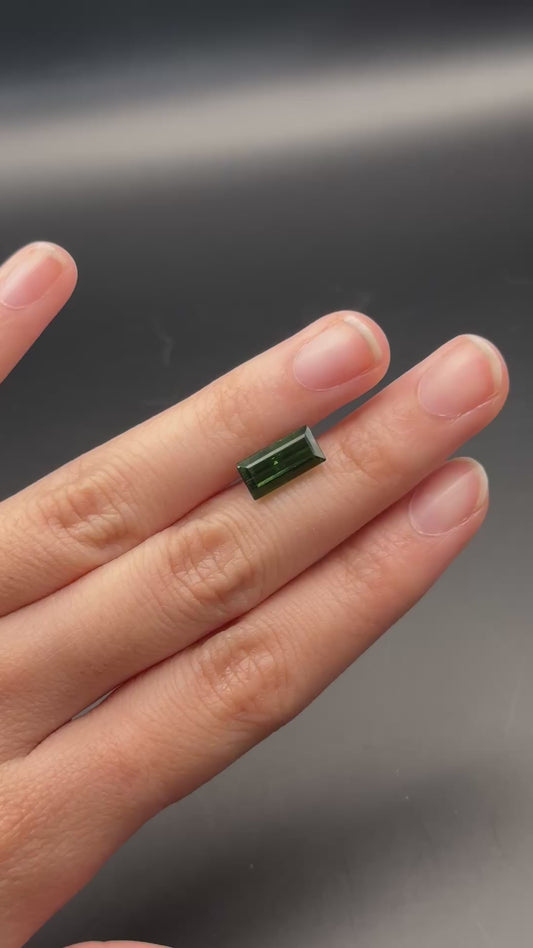 Green Tourmaline - 2.8 ct