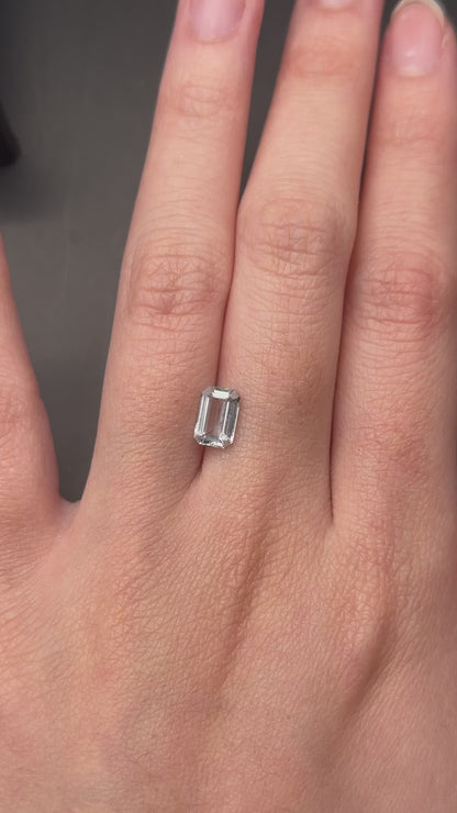 bluish green grey sapphire (emerald cut) - 1.15 ct