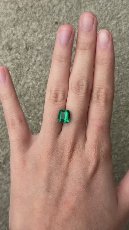 Emerald (step cut) - 2.61 ct