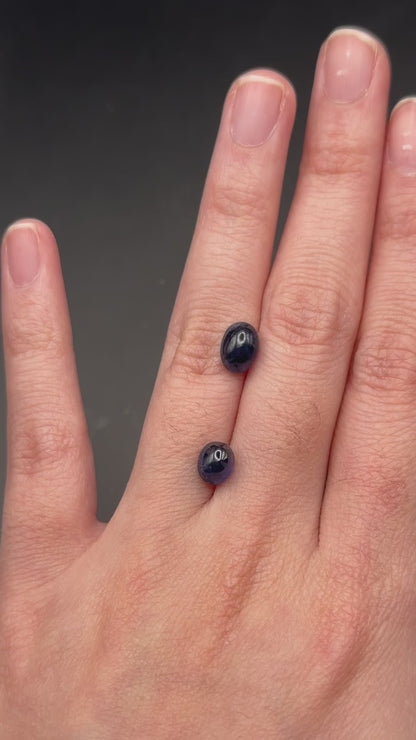 Blue Sapphire (oval) cabochon - 2.67 ct